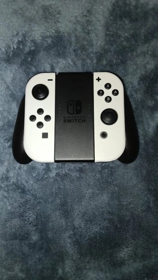 Nintendo Switch OLED + Mario Kart 8 Deluxe