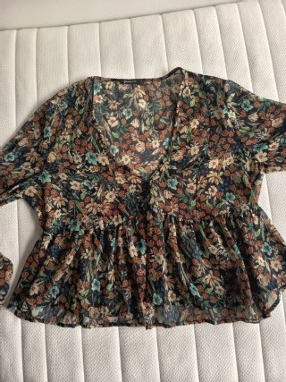 Blusa Stradivarius floral talla L
