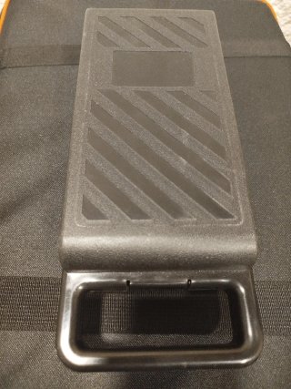 Microfono dinamico Behringer B906, ideale per amplificatori di chitarra. Include la sua custodia.