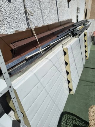 Caseta Panel Sándwich 4x3,5m Teja Roja