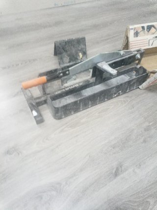 Guillotina para tarima flotante