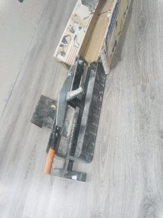 Guillotina para tarima flotante