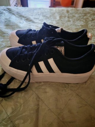 Scarpe Adidas nere e bianche