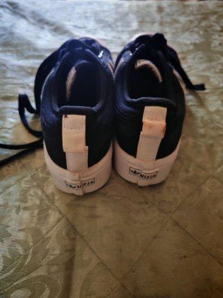 Scarpe Adidas nere e bianche