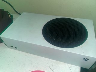 Xbox Series S Blanca + Mando