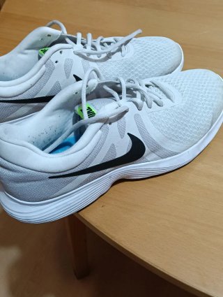 Zapatillas Nike Talla 44.5 Gris y Blanco