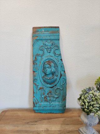 Fragmento retablo relieve azul antiguo