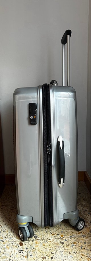 Maleta de viaje Samsonite plateada