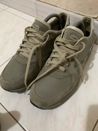 Scarpe uomo beige e grigie