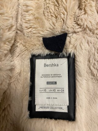 Parka Bershka con pelo y borreguito Talla XS