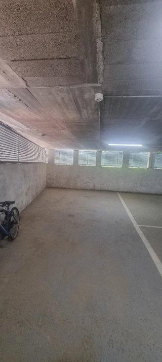 Venta plaza de garaje amplia.