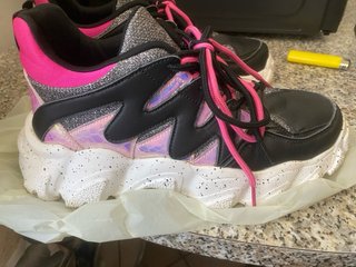 Scarpe da ginnastica nere e rosa