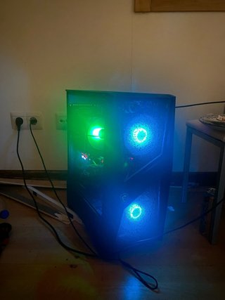 Ordenador Gaming con Luces LED Azules rojas verdes
