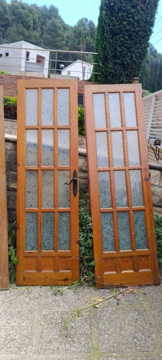 Puertas de madera maciza antiguas