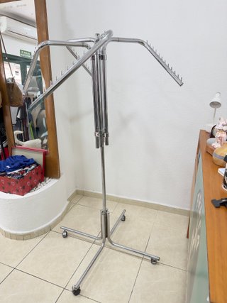 Perchero Profesional Giratorio 1.80m Desmontable