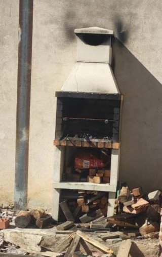 Se vende barbacoa de piedra.