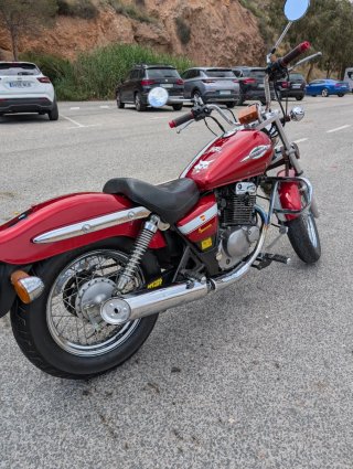 Suzuki Marauder Cruiser Roja y blanca