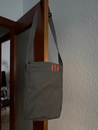 Bolso bandolera Adidas gris y naranja