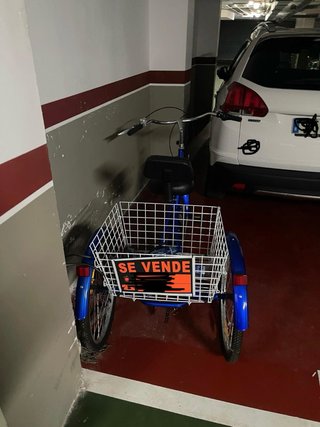 Bicicleta Triciclo Azul con Cesta