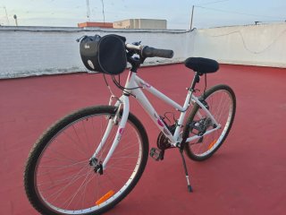 Bicicleta Rockrider blanca niña