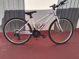 Bicicleta Rockrider blanca niña