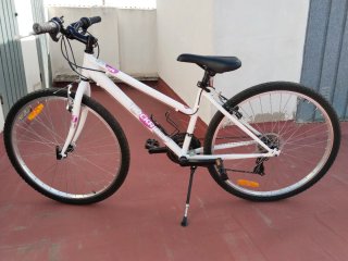 Bicicleta Rockrider blanca niña
