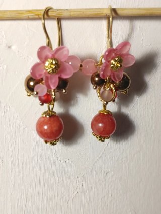 Orecchini fiori giada corallo acciaio oro