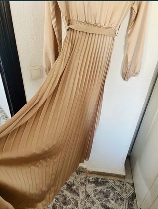 Vestido largo beige elegante