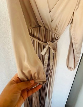 Vestido largo beige elegante