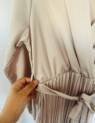 Vestido largo beige elegante
