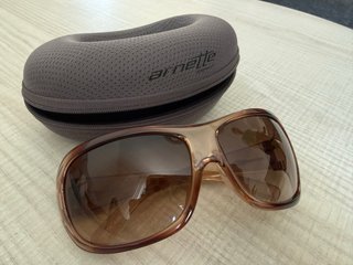 Gafas de sol Arnette marrones y beige