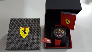 Reloj Scuderia Ferrari Negro y Rojo