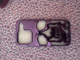 Funda iPhone 15 Pro Morada Calavera