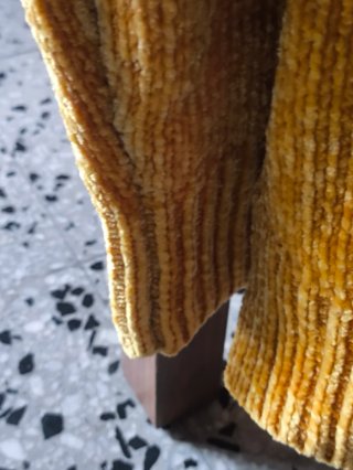 Jersey cuello alto color mostaza