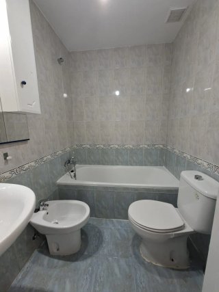 Habitación individual con armario empotrado