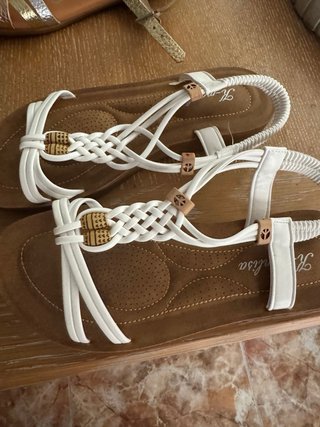 Sandalias blancas talla 37 sin estrenar