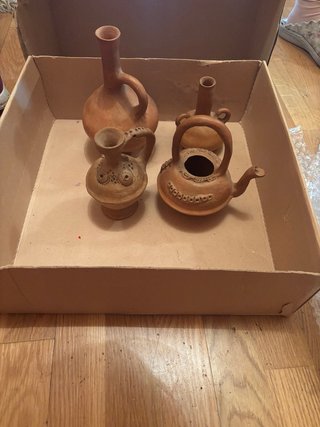 4 Elementos de Barro Cocido (vasija, botijo)