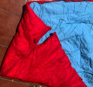 Saco de dormir rojo