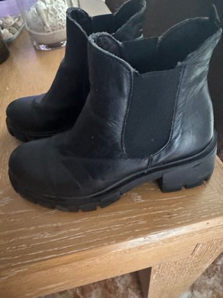 Botas de piel negras