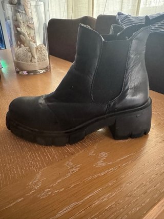 Botas de piel negras
