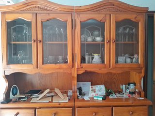 Mueble Vitrina Provenzal de Madera y Cristal