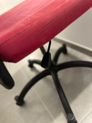 Silla de escritorio ergonómica fucsia y negra