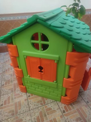 Casita de juegos infantil