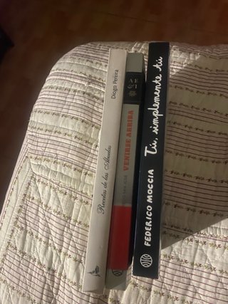 LOTE DE TRES LIBROS POR 5€.