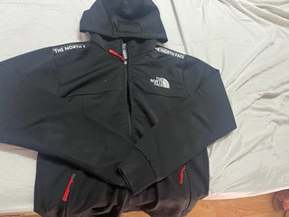 Chaqueta Nike Tech Fleece Negra y Gris y north fac