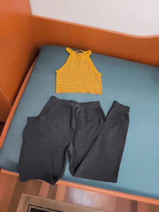 Conjunto: Pantalón chándal y camiseta