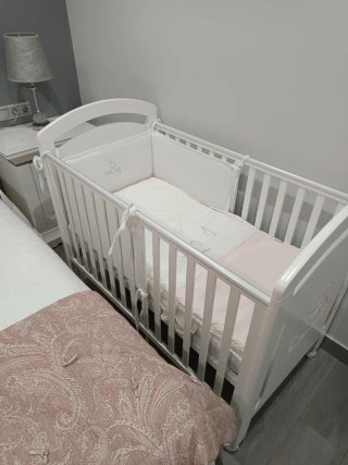 Cuna de bebé + colchón, todo de buena calidad.