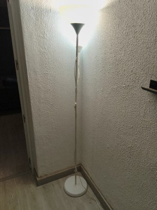 Lámpara de pie salón blanca