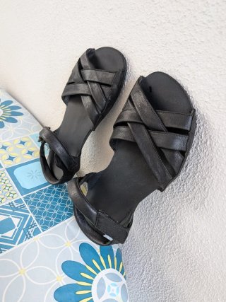 Sandalias Barefoot negras de Zapato Feroz