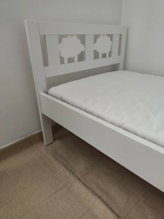 Cama infantil blanca Ikea + colchón
